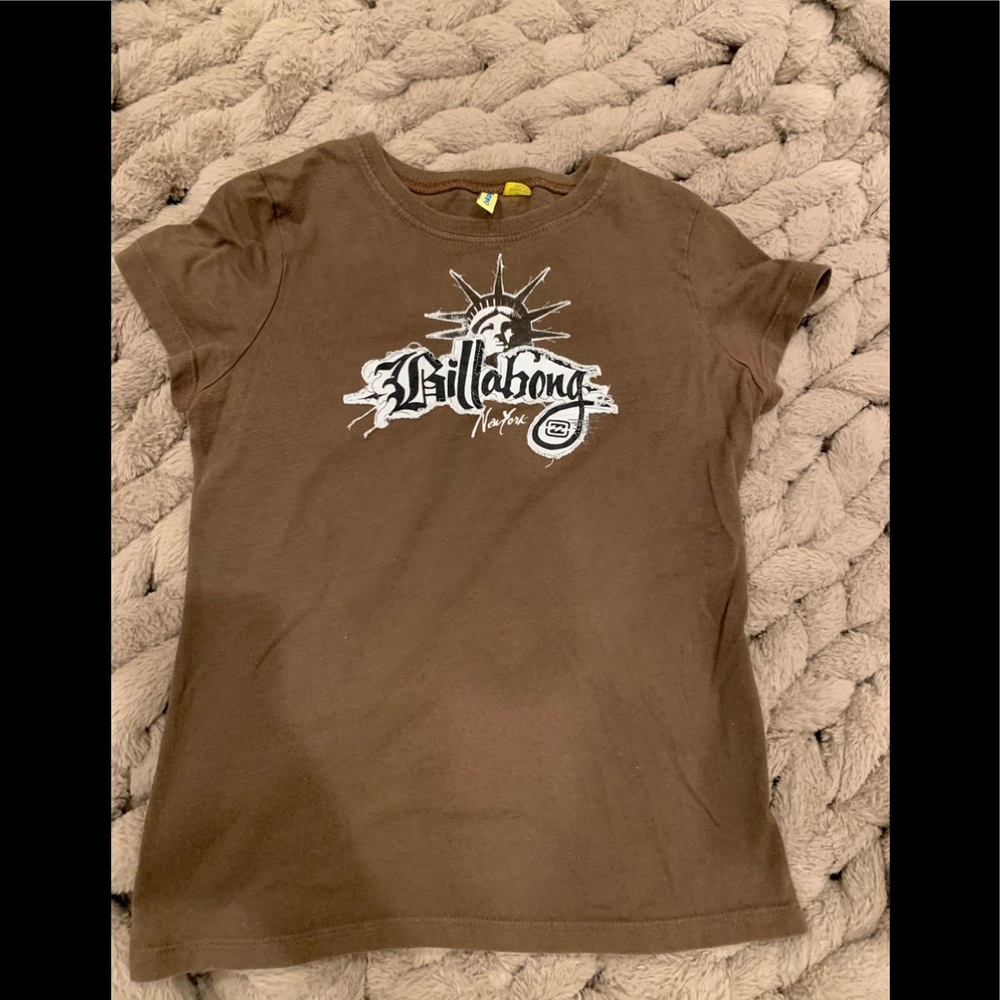 Billabong brown short sleeve t-shirt 🌸Size:Medium
